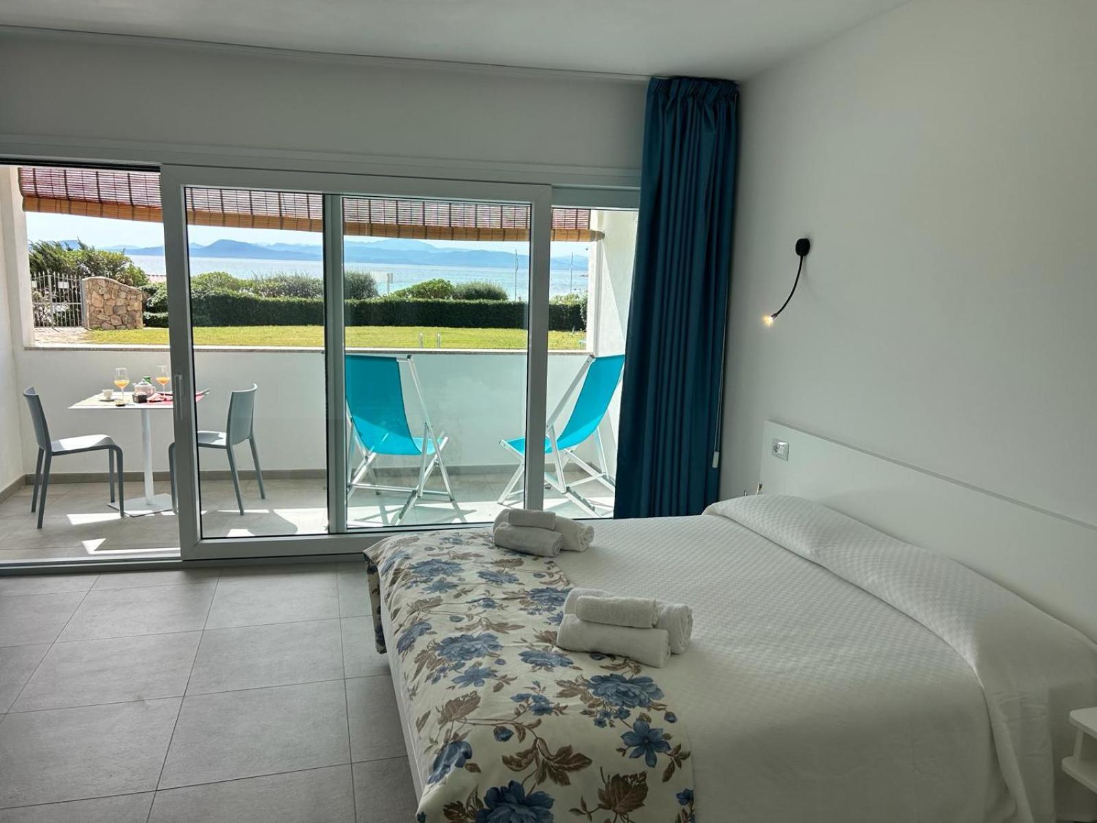 Rooms, Affittacamere Maksim Golfo Aranci Extérieur photo