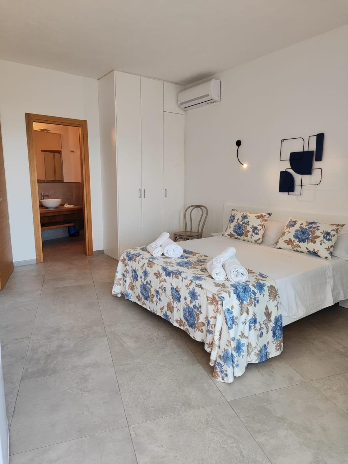 Rooms, Affittacamere Maksim Golfo Aranci Extérieur photo