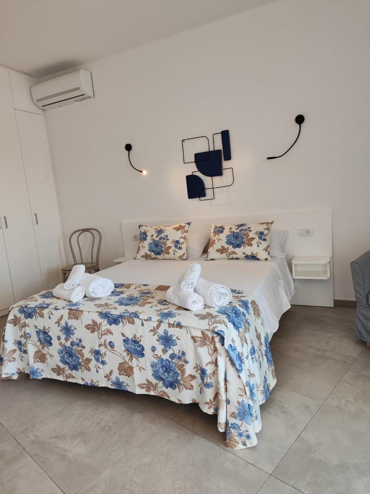 Rooms, Affittacamere Maksim Golfo Aranci Extérieur photo