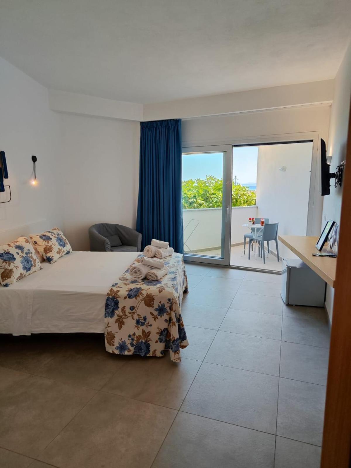 Rooms, Affittacamere Maksim Golfo Aranci Extérieur photo