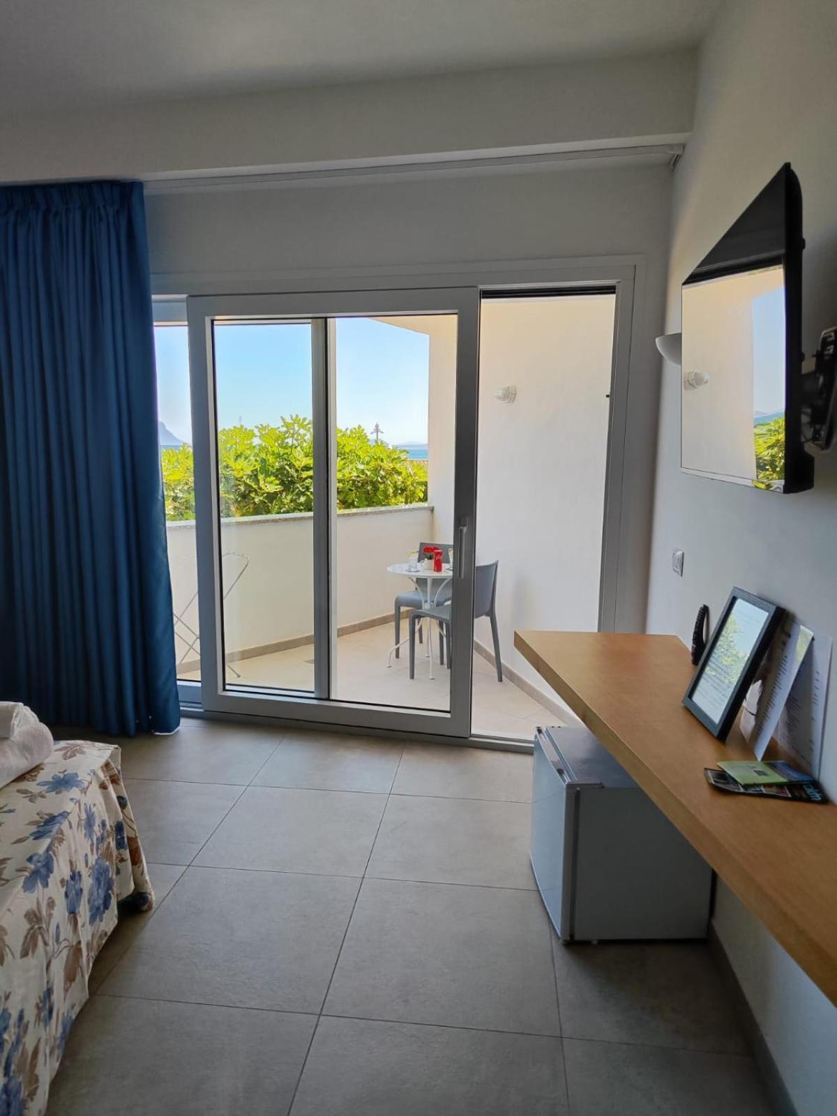 Rooms, Affittacamere Maksim Golfo Aranci Extérieur photo