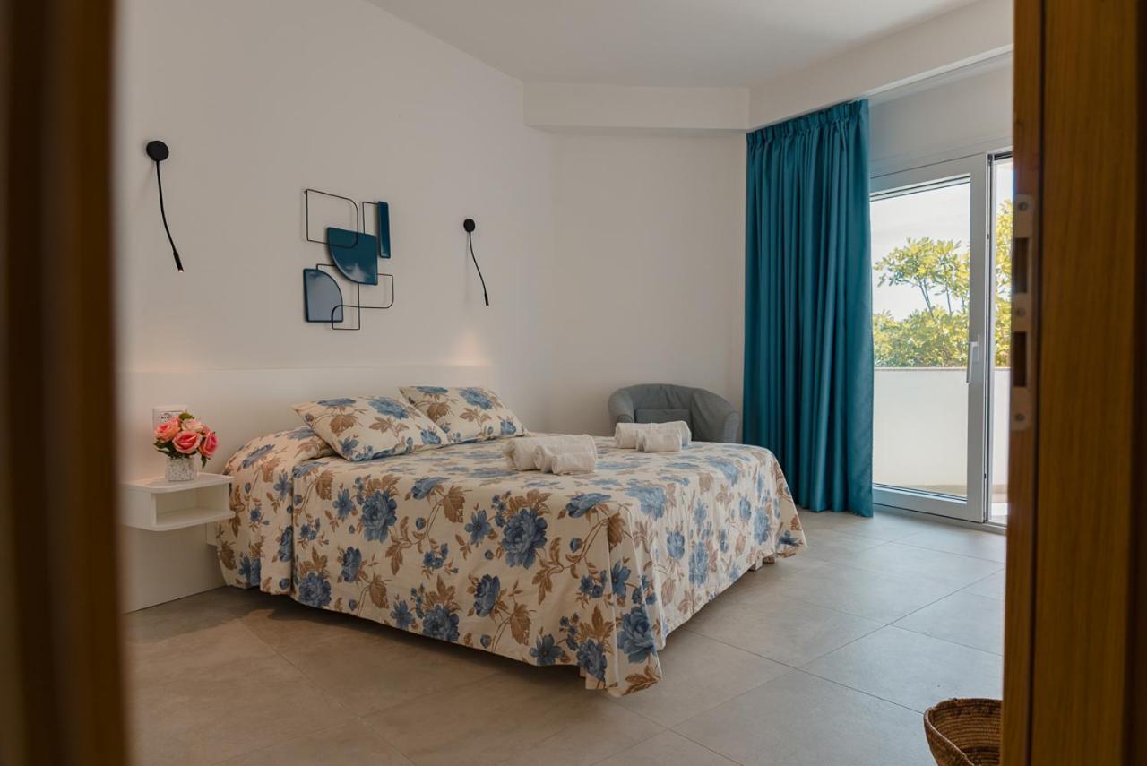 Rooms, Affittacamere Maksim Golfo Aranci Extérieur photo