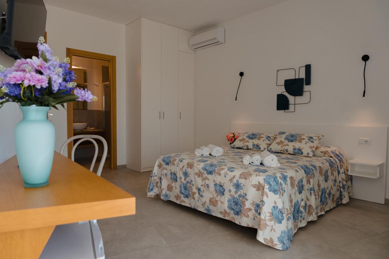 Rooms, Affittacamere Maksim Golfo Aranci Extérieur photo