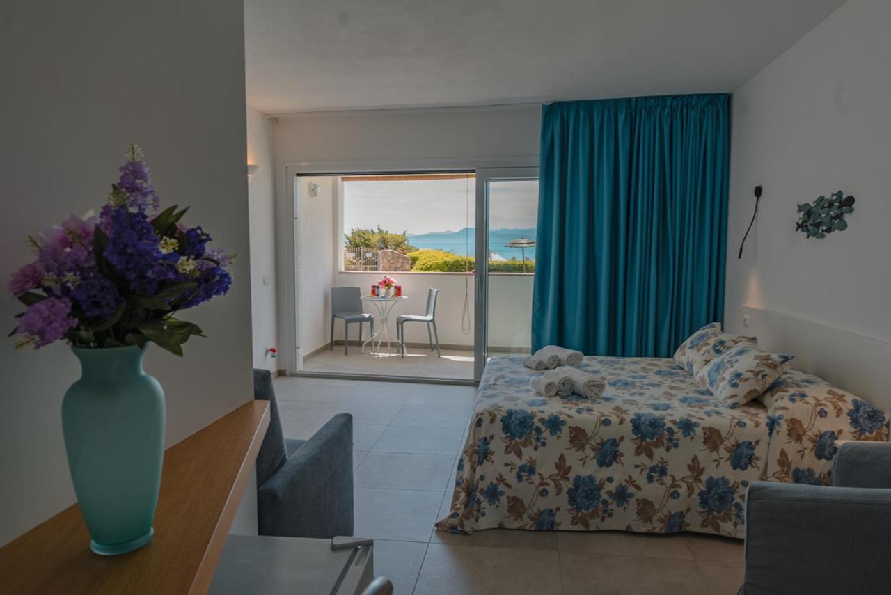 Rooms, Affittacamere Maksim Golfo Aranci Extérieur photo