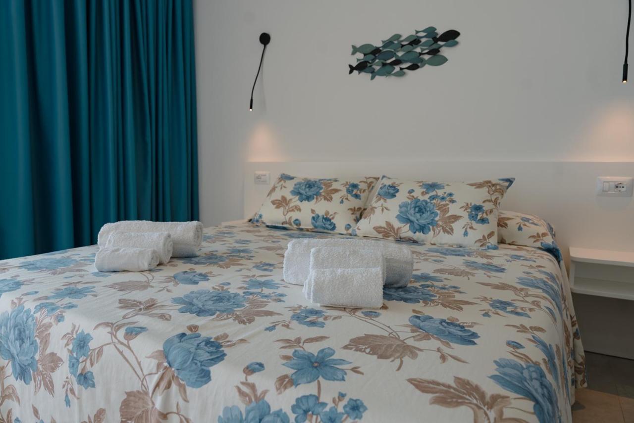 Rooms, Affittacamere Maksim Golfo Aranci Extérieur photo