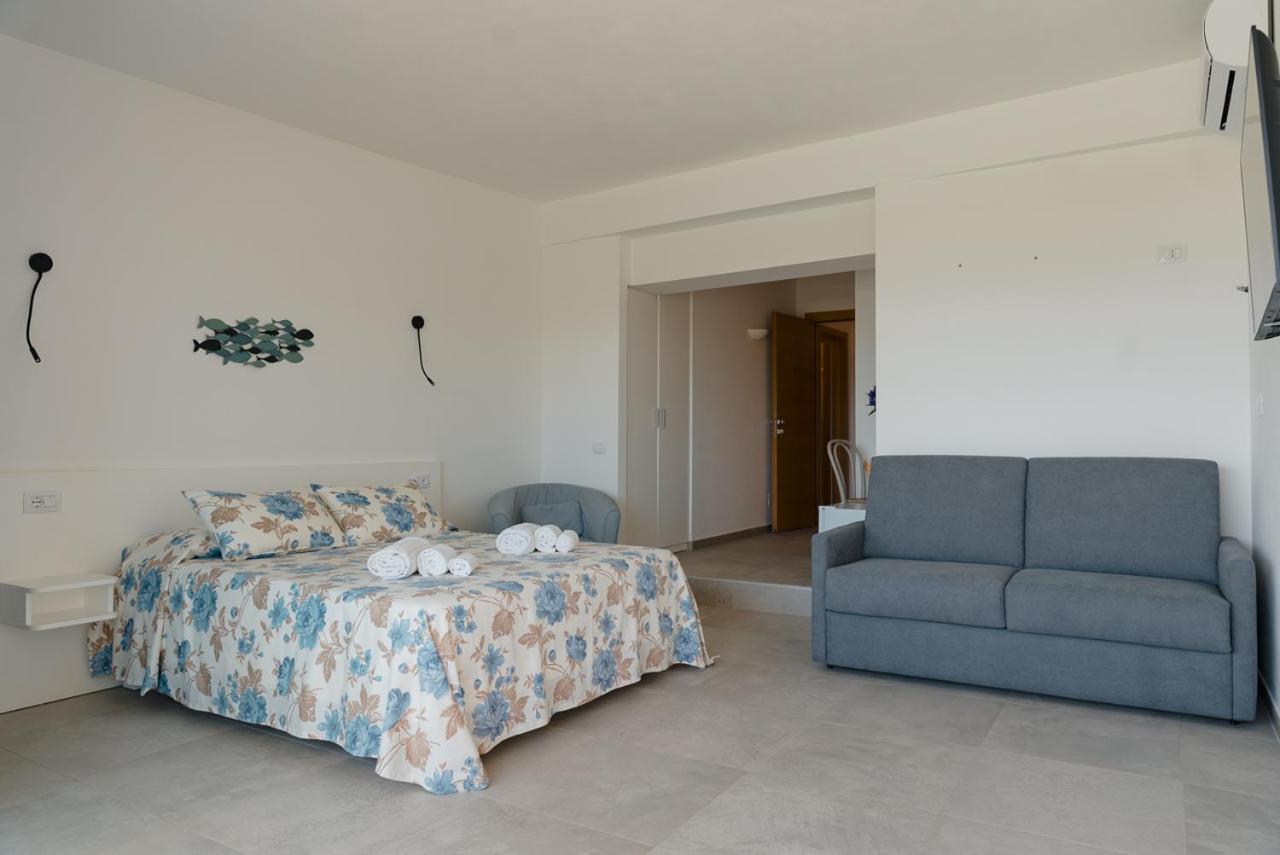 Rooms, Affittacamere Maksim Golfo Aranci Extérieur photo